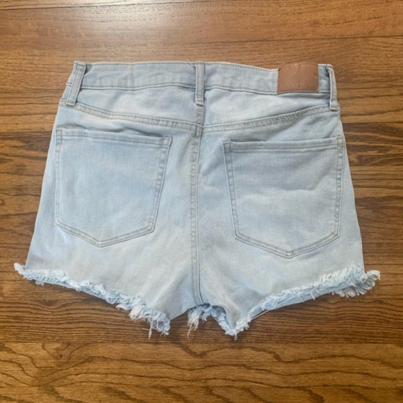 Aeropostale Light Wash Jean Shorts (Size: 6) - Picture 2 of 3